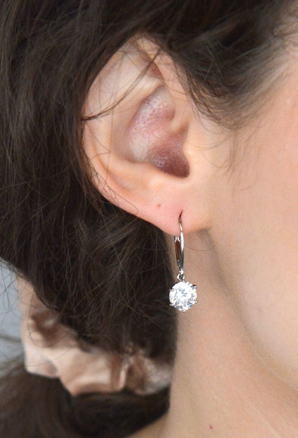 Kolczyki srebrne wiszące z dużą cyrkonią pr 925, 0812720891 Srebrne kolczyki wiszące zostały wykonane z najwyższej jakości srebra próby 925, ozdobione dużą cyrkonią. Idealny prezent dla każdej 2.jpg