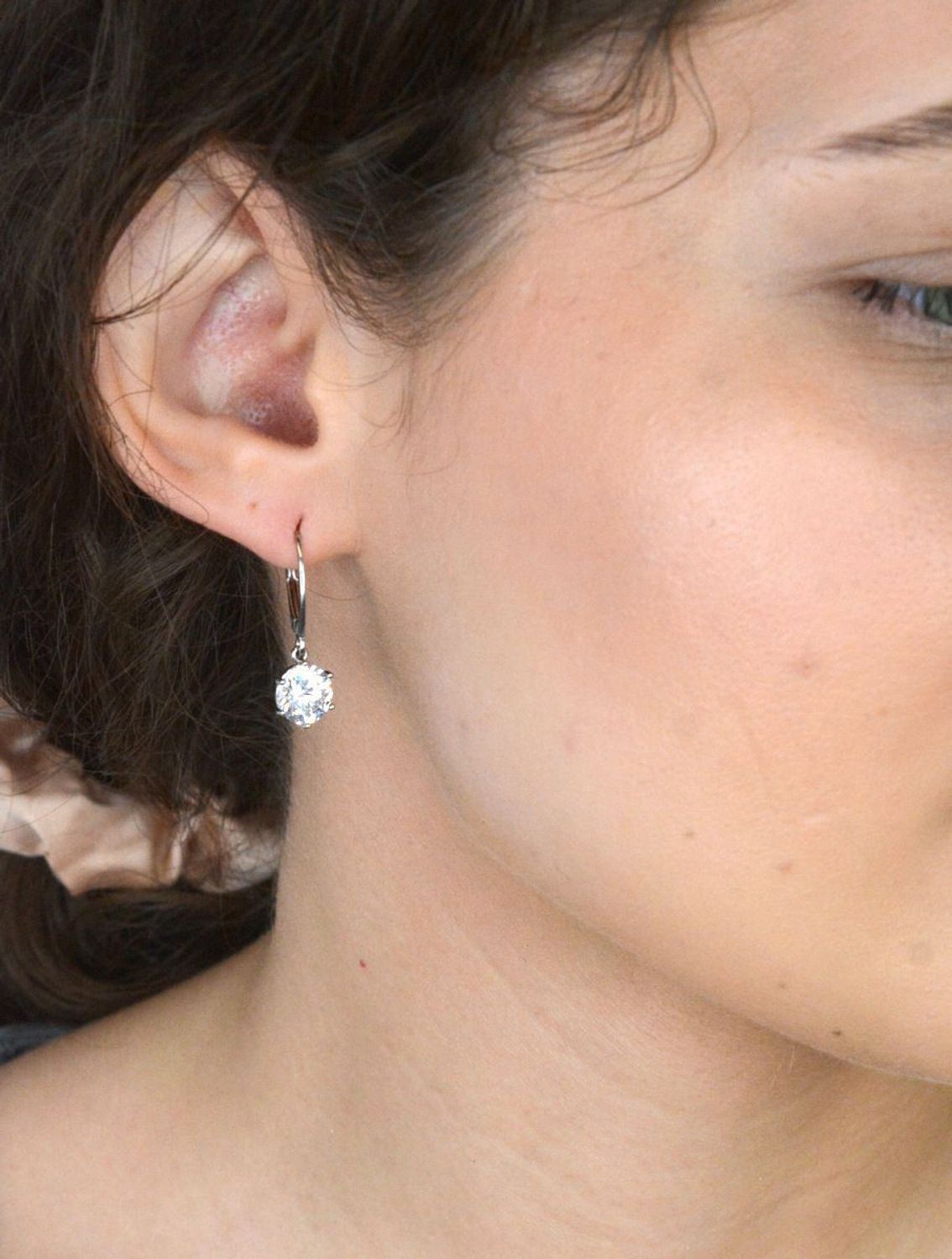 Kolczyki srebrne wiszące z dużą cyrkonią pr 925, 0812720891 Srebrne kolczyki wiszące zostały wykonane z najwyższej jakości srebra próby 925, ozdobione dużą cyrkonią. Idealny prezent dla każdej 2.jpg