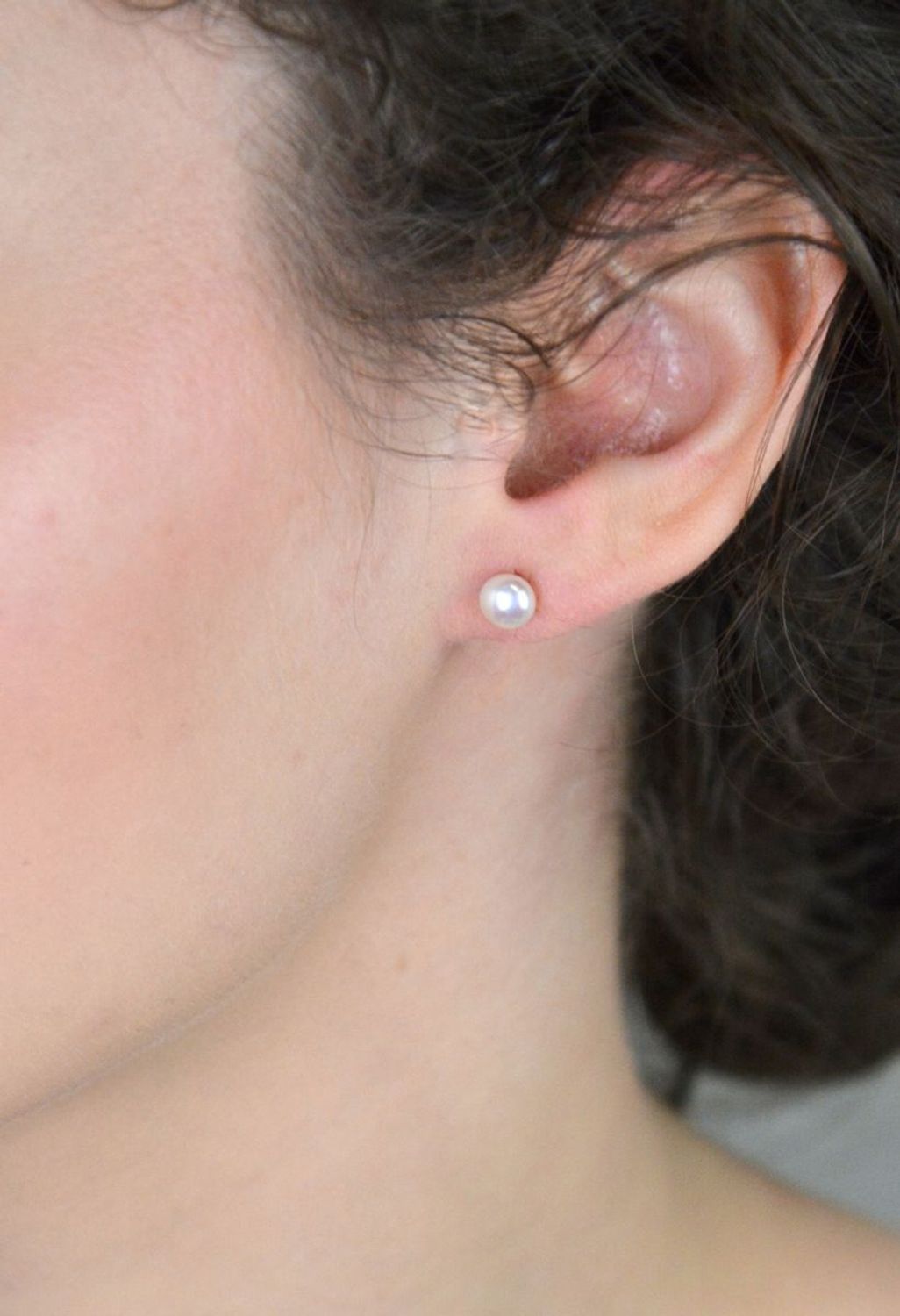 Srebrne kolczyki damskie Perła hodowlana 6 mm 0817460001. Srebrne kolczyki damskie 925 wkrętki z perełką hodowlaną. Srebrne kolczyki zostały wykonane z najwyższej jakości srebra próby 925.1.jpg