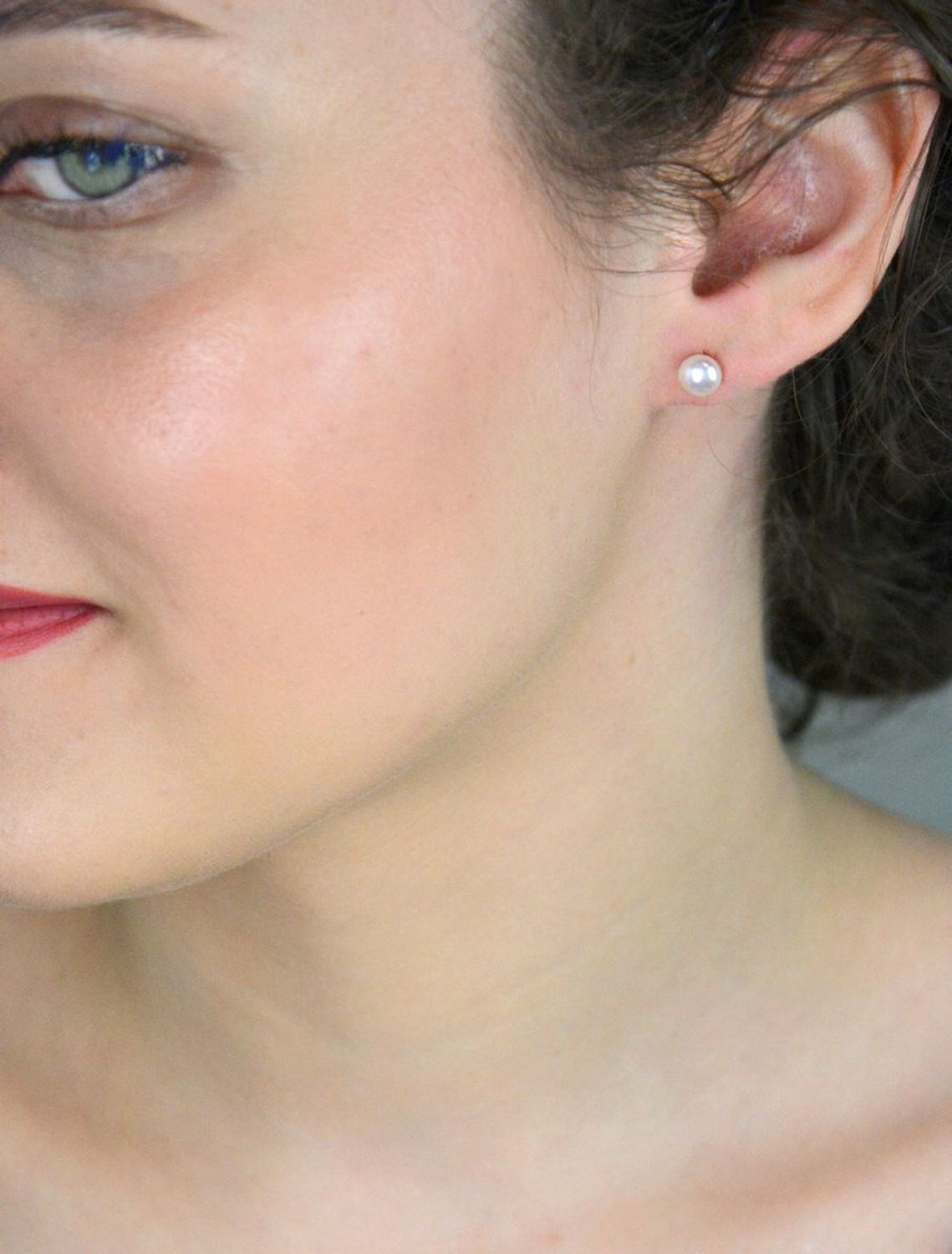 Srebrne kolczyki damskie Perła hodowlana 6 mm 0817460001. Srebrne kolczyki damskie 925 wkrętki z perełką hodowlaną. Srebrne kolczyki zostały wykonane z najwyższej jakości srebra próby 925.1.jpg