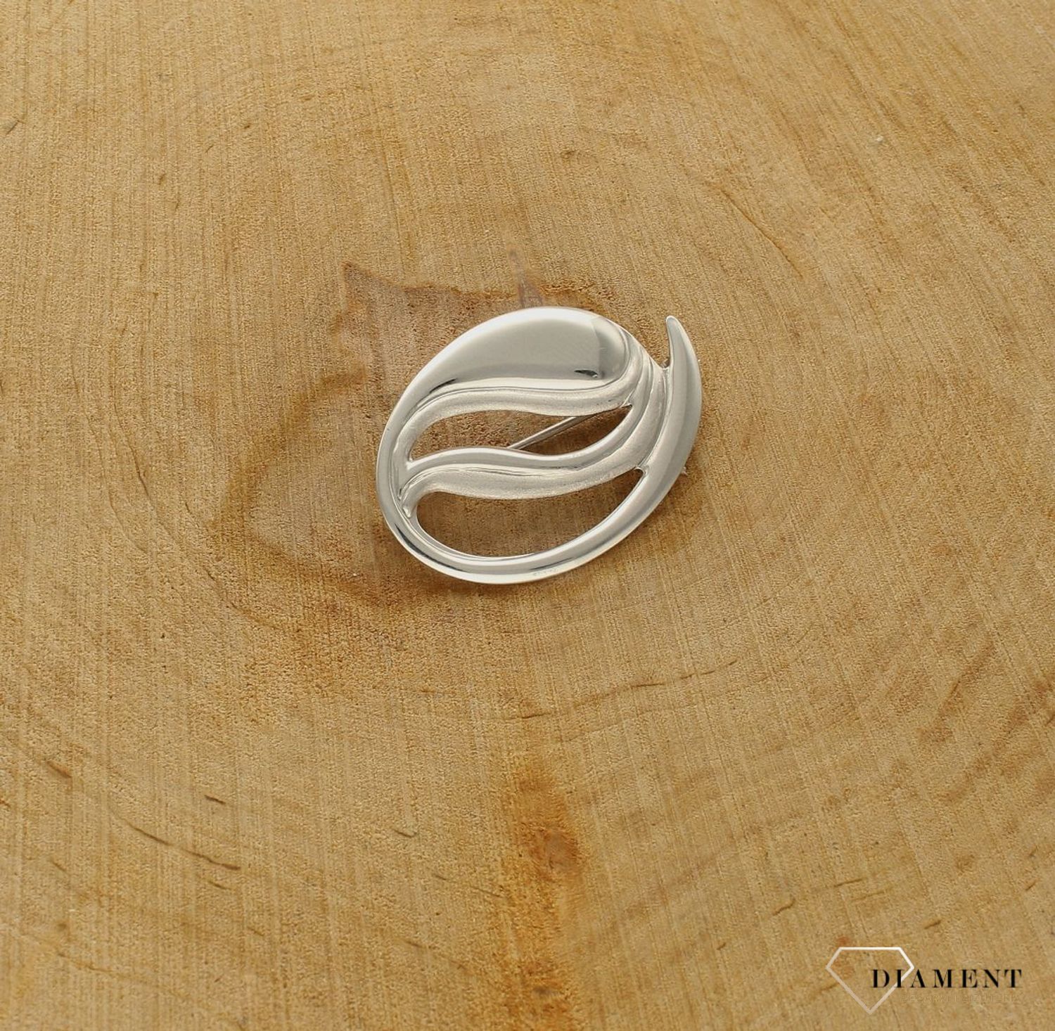 Srebrna broszka o owalnym kształcie 3,9 cm 0837001204. est to świetny dodatek, który urozmaici kobiece stylizacje. Element kolekcji, w której główną rolę gra ponadczasowy wzór. Srebrna broszka o klasycznym owalnym kształcie idealna n (1).jpg