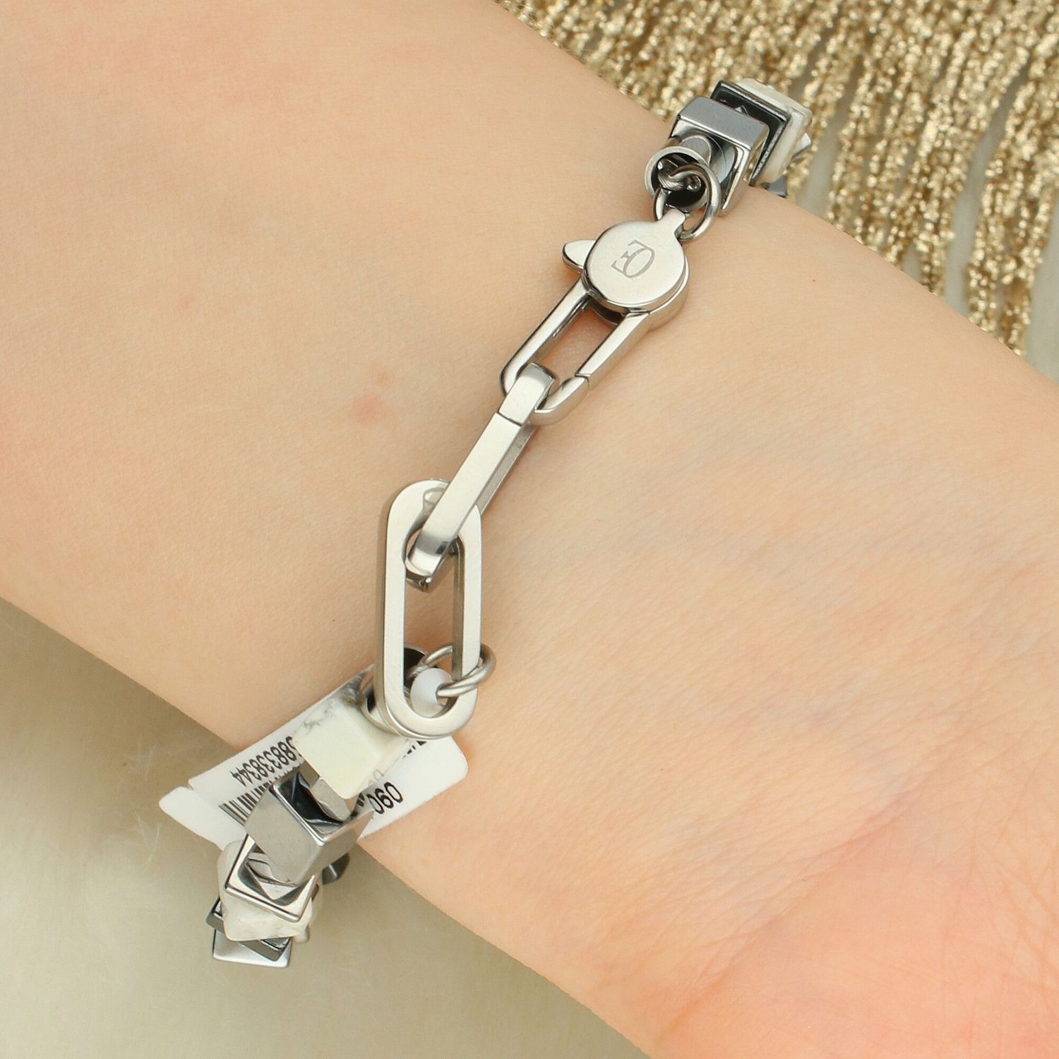 Elegancka bransoletka Precious Cubes COEUR DE LION z howlitu i hematytu. Nowoczesny design, regulowane zapięcie i designerskie etui z certyfikatem.1.jpg