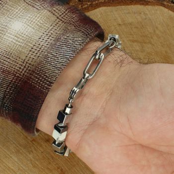 Bransoletka Precious Cubes biało-srebrna – minimalistyczna biżuteria z howlitem i hematytem zapięcie męskie.jpg