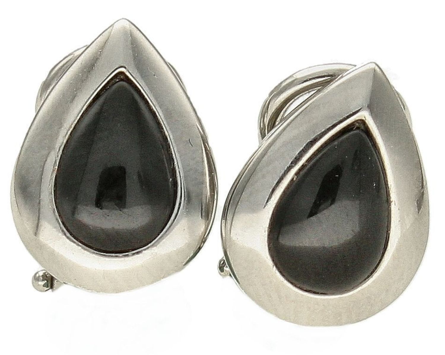Srebrne klipsy damskie 925 czarne łezki 0977167803. Srebrne kolczyki damskie idealne na prezent dla kobiety. Srebrne kolczyki klipsy. Srebrne klipsy o kształcie łezki. Klipsy srebrne damskie z czarną masą..jpg