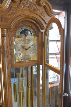 Zegar stojący wahadłowy marki Adler 10017D ✓ Zegar mechaniczny stojący Adler ✓  Zegary mechaniczne stojące ✓  Zegary drewniane podłogowe. Duże zegary drewniane do salonu.  (8).JPG