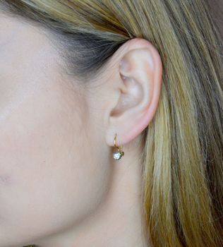 Złote kolczyki damskie wiszące 585 z diamentami 10860 Kolczyki WSI 0,39ct2 W-275K Złote kolczyki wykonane z żółtego złota próby 585 o okrągłym kształcie (1).JPG