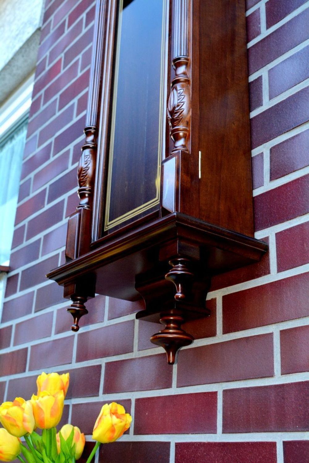 Duży zegar wiszący mechaniczny Adler 11022W Drewno orzech. Zegar mechaniczny. 31 dniowy mechanizm, skrzynka drewniana, bije pełne godziny i w pół do godziny.  (6).JPG