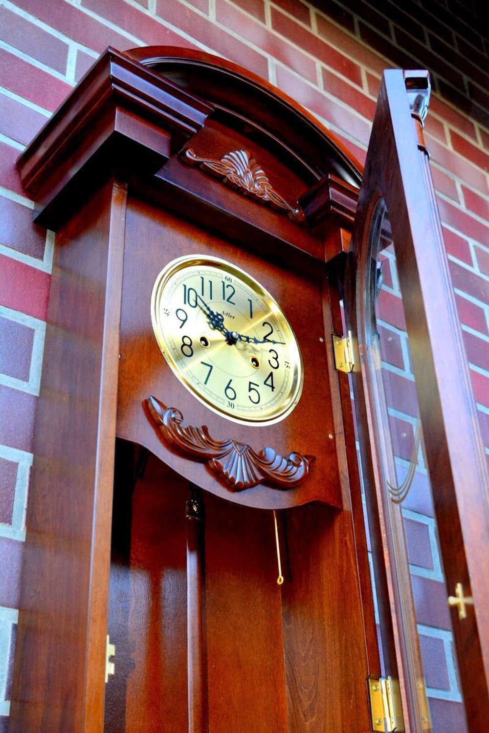 Duży zegar wiszący mechaniczny Adler 11022W Drewno orzech. Zegar mechaniczny. 31 dniowy mechanizm, skrzynka drewniana, bije pełne godziny i w pół do godziny.  (6).JPG