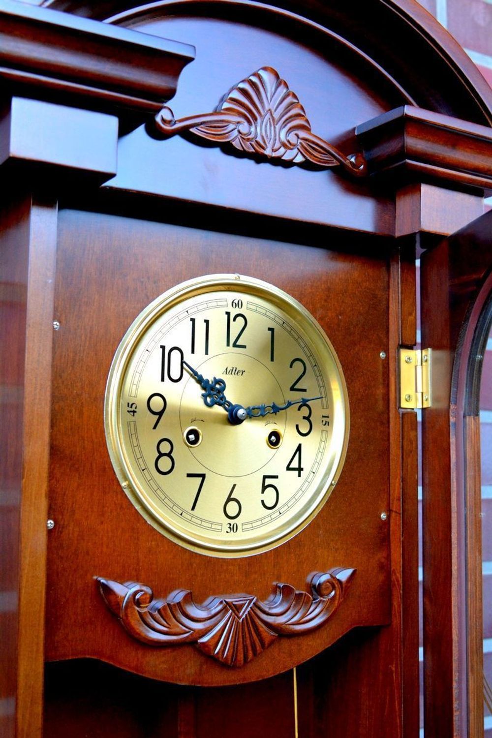 Duży zegar wiszący mechaniczny Adler 11022W Drewno orzech. Zegar mechaniczny. 31 dniowy mechanizm, skrzynka drewniana, bije pełne godziny i w pół do godziny.  (6).JPG
