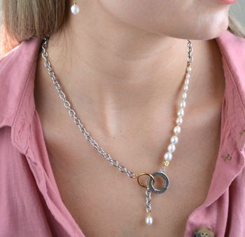 Naszyjnik damski Swarovski Coeur De Lion perła słodkowodna 1104101426. Biżuteria idealna zarówno na eleganckie, jak i niezobowiązujące okazje, ten naszyjnik wykonany jest z pereł Swarovskiego®,  Jest idealnym wyborem na każde dni  (2).JPG