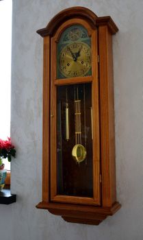 Zegar ścienny wiszący drewniany dębowy Adler 11070D to zegar drewniany wiszący z wahadłem idealny do stylowych, drewnianych wnętrz. ✓Zegary ścienne✓ Zegary szafkowe (2).JPG