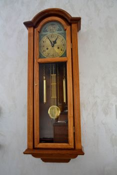 Zegar ścienny wiszący drewniany dębowy Adler 11070D to zegar drewniany wiszący z wahadłem idealny do stylowych, drewnianych wnętrz. ✓Zegary ścienne✓ Zegary szafkowe (8).JPG