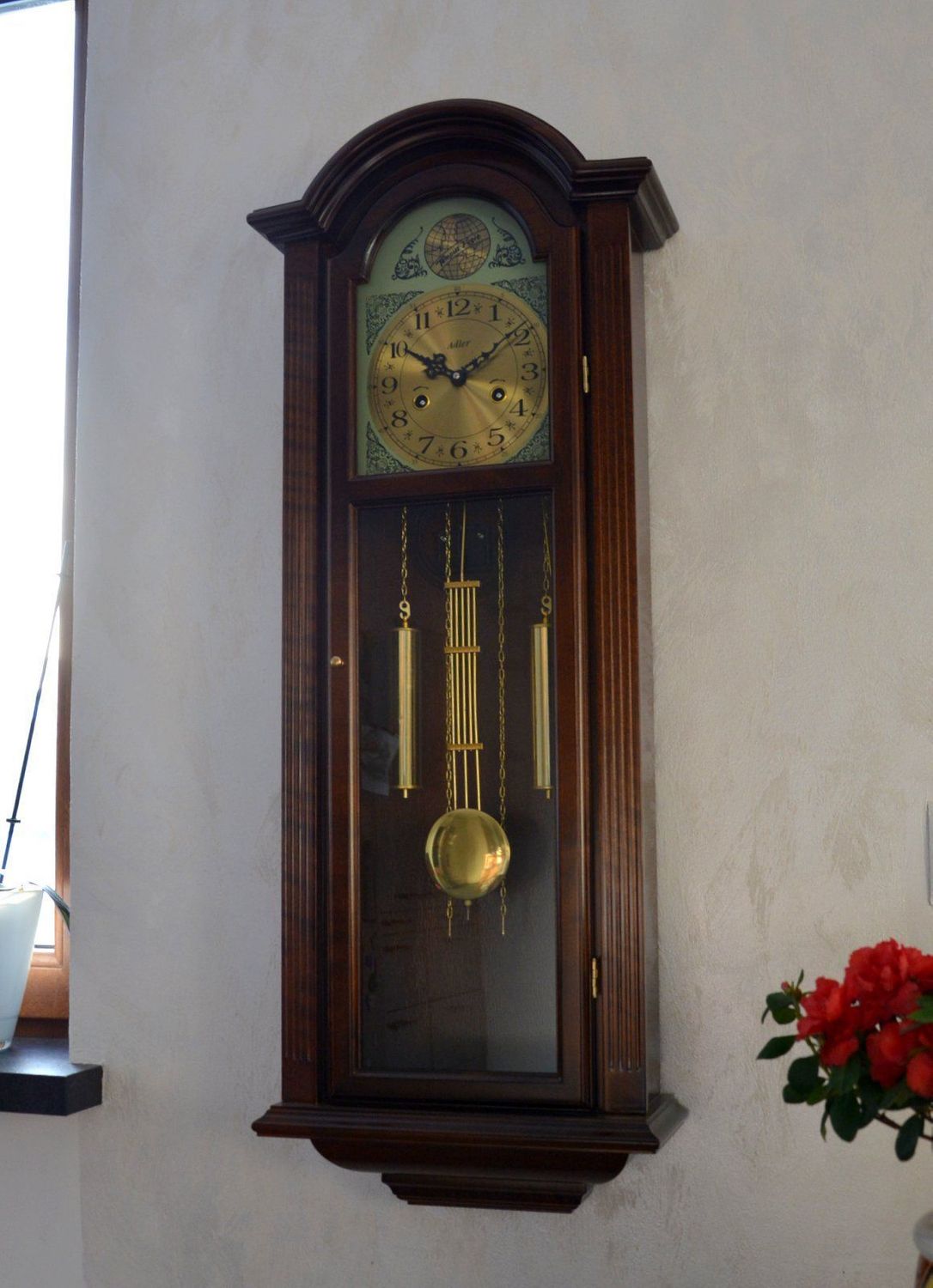 Zegar ścienny drewniany wiszący mechaniczny Adler nakręcany 11070W to zegar drewniany wiszący z wahadłem idealny do stylowych, drewnianych wnętrz (1).JPG