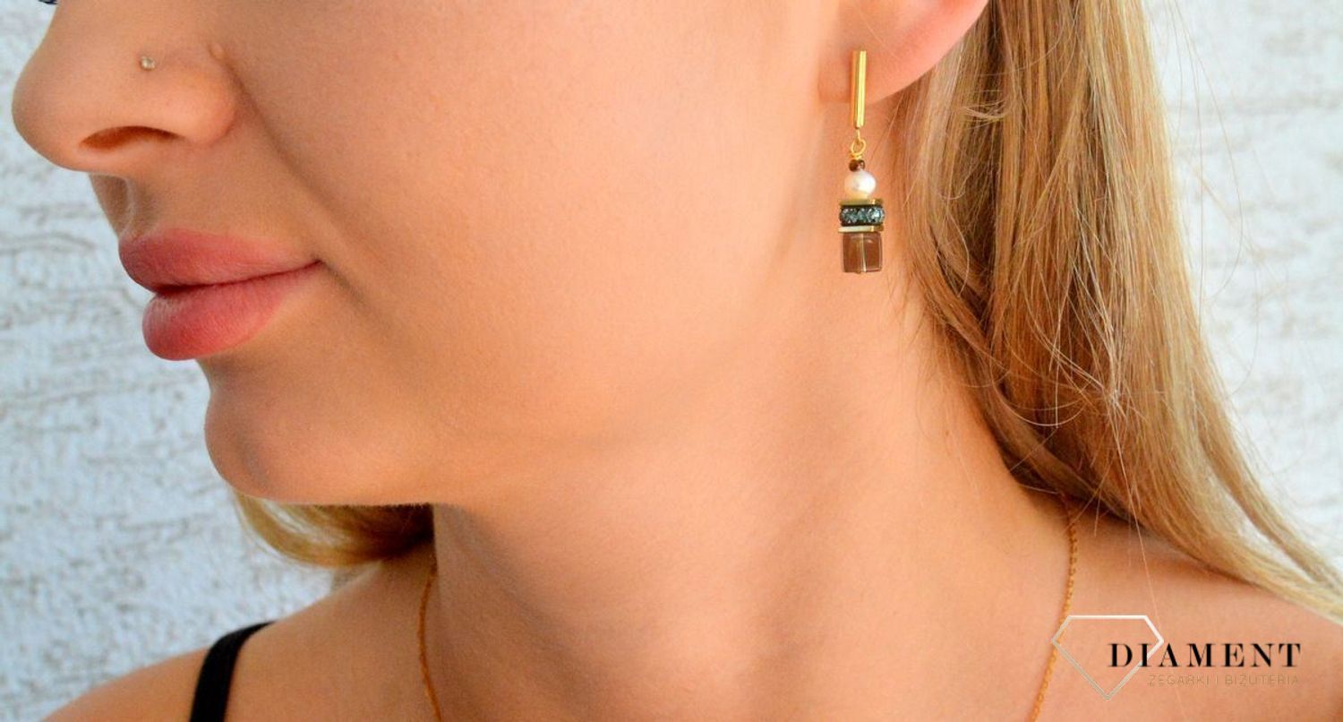 Kolczyki damskie Coeur de Lion GeoCUBE® Fusion Precious Pearl Mix złota jesień 1122211538. Kolczyki stalowe damskie. Kolczyki stalowe Coeur de Lion. Kolczyki złoto brązowe na prezent dla kobiety (1).jpg