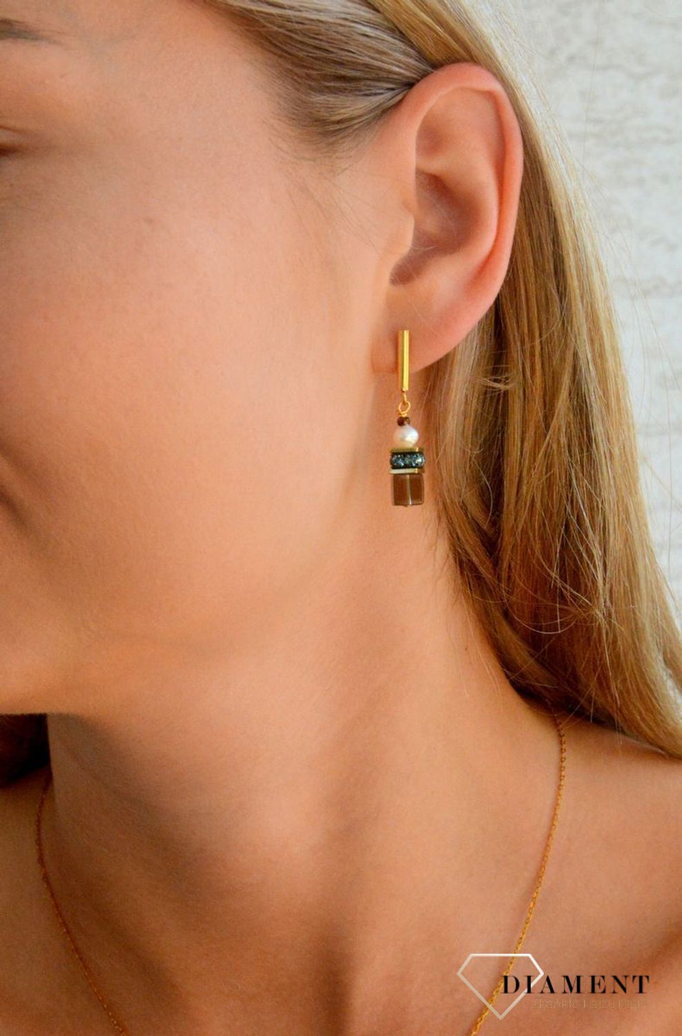 Kolczyki damskie Coeur de Lion GeoCUBE® Fusion Precious Pearl Mix złota jesień 1122211538. Kolczyki stalowe damskie. Kolczyki stalowe Coeur de Lion. Kolczyki złoto brązowe na prezent dla kobiety (1).jpg