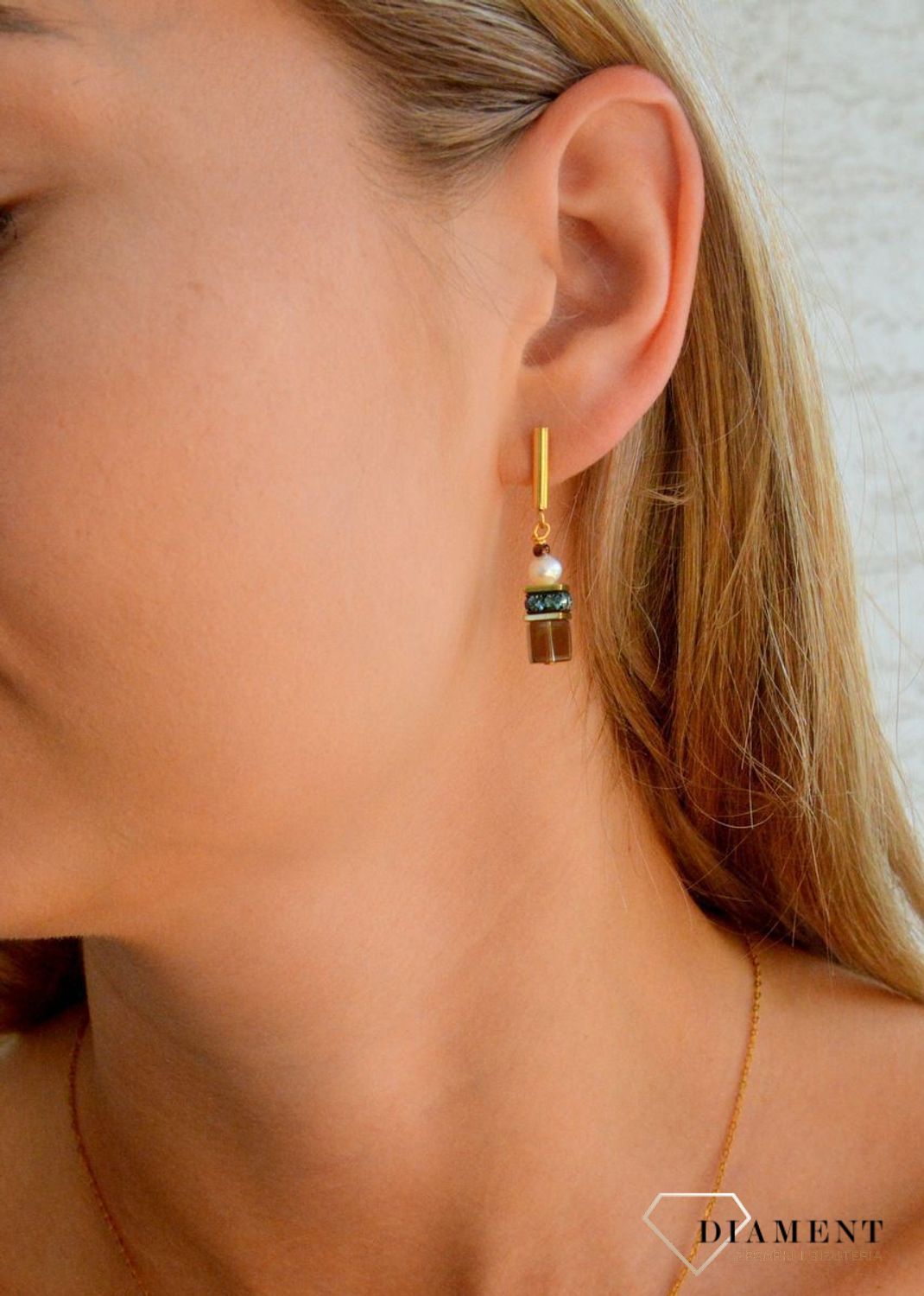 Kolczyki damskie Coeur de Lion GeoCUBE® Fusion Precious Pearl Mix złota jesień 1122211538. Kolczyki stalowe damskie. Kolczyki stalowe Coeur de Lion. Kolczyki złoto brązowe na prezent dla kobiety (1).jpg