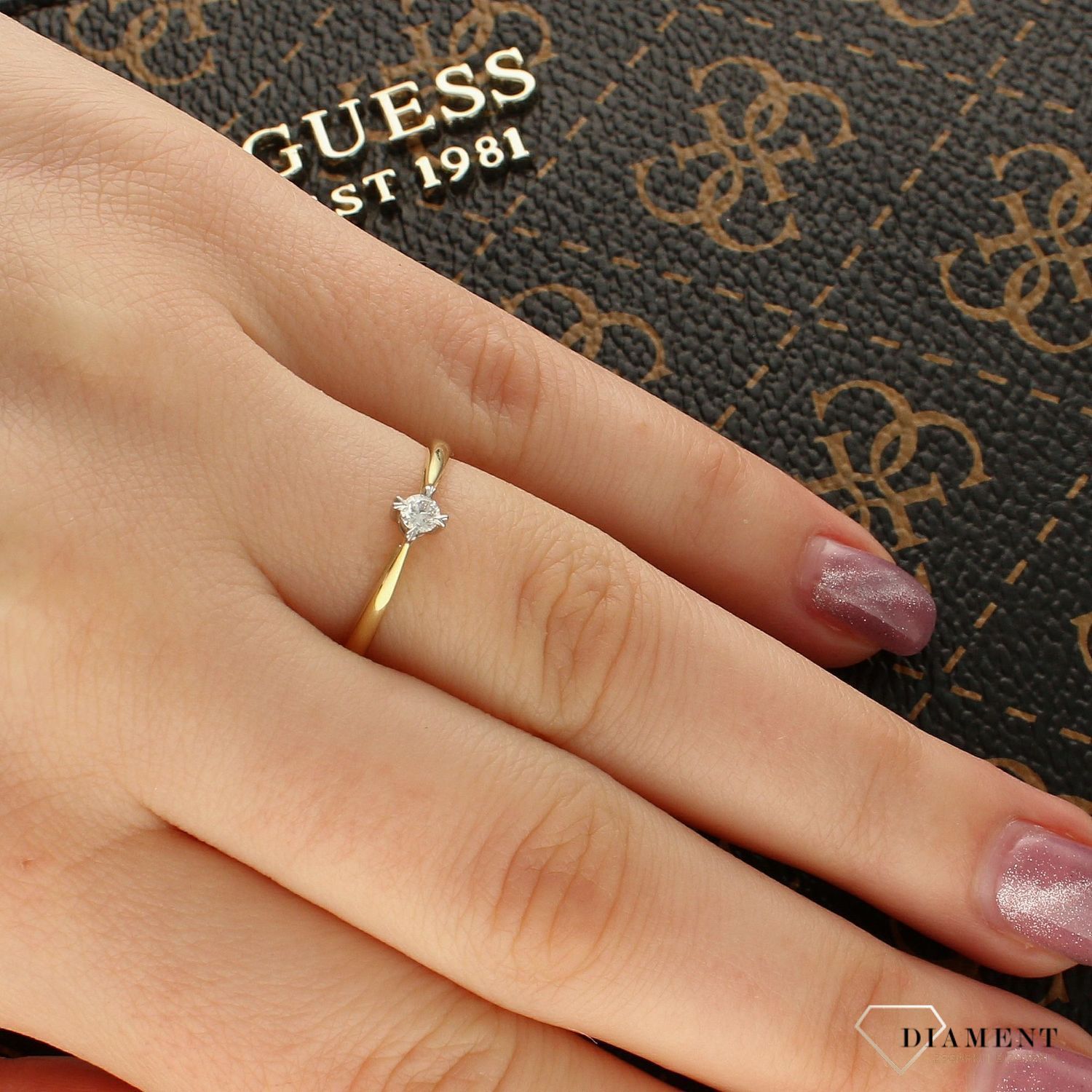 Złoty pierścionek z diamentem próba 585  Klasyka z brylantem  1141712.jpg