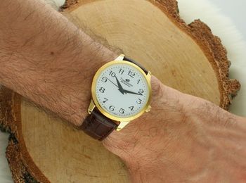 Klasyczny zegarek męski Timemaster 117-45 z białą tarczą, brązowym skórzanym paskiem i precyzyjnym japońskim mechanizmem. Złota koperta, szkło mineralne i możliwość graweru w cenie! (3).jpg
