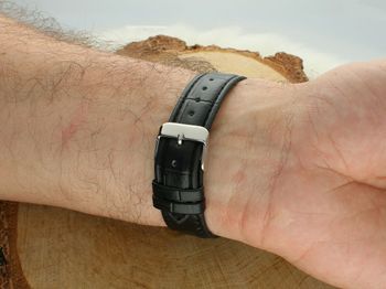Klasyczny zegarek męski Timemaster 117-46 z białą tarczą, czarnym skórzanym paskiem i precyzyjnym japońskim mechanizmem. Złota koperta, szkło mineralne i możliwość graweru w cenie! (1).jpg
