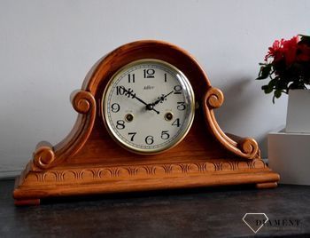 Zegar kominkowy drewniany nakręcany niemieckiej marki Adler 12004D. Zegar kominkowy drewniany wykonany z wytrzymałego drewna w kolorze dębu. Zegar kominkowy dębowy nakręcany (2).JPG
