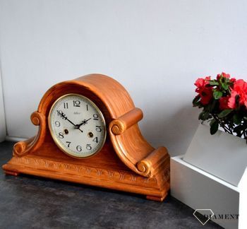 Zegar kominkowy drewniany nakręcany niemieckiej marki Adler 12004D. Zegar kominkowy drewniany wykonany z wytrzymałego drewna w kolorze dębu. Zegar kominkowy dębowy nakręcany (4).JPG