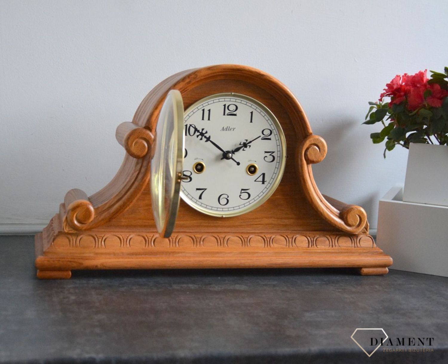 Zegar kominkowy drewniany nakręcany niemieckiej marki Adler 12004D. Zegar kominkowy drewniany wykonany z wytrzymałego drewna w kolorze dębu. Zegar kominkowy dębowy nakręcany (5).JPG