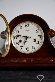 Zegar kominkowy drewniany nakręcany niemieckiej marki Adler 12004W. Zegar kominkowy drewniany wykonany z wytrzymałego drewna w kolorze wenge. Zegar kominkowy nakręcany.  (1).JPG