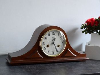 Zegar kominkowy drewniany nakręcany niemieckiej marki Adler 12006W. Zegar kominkowy drewniany wykonany z wytrzymałego drewna w kolorze wenge. Zegar kominkowy nakręcany (4).JPG
