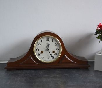 Zegar kominkowy drewniany nakręcany niemieckiej marki Adler 12006W. Zegar kominkowy drewniany wykonany z wytrzymałego drewna w kolorze wenge. Zegar kominkowy nakręcany (8).JPG