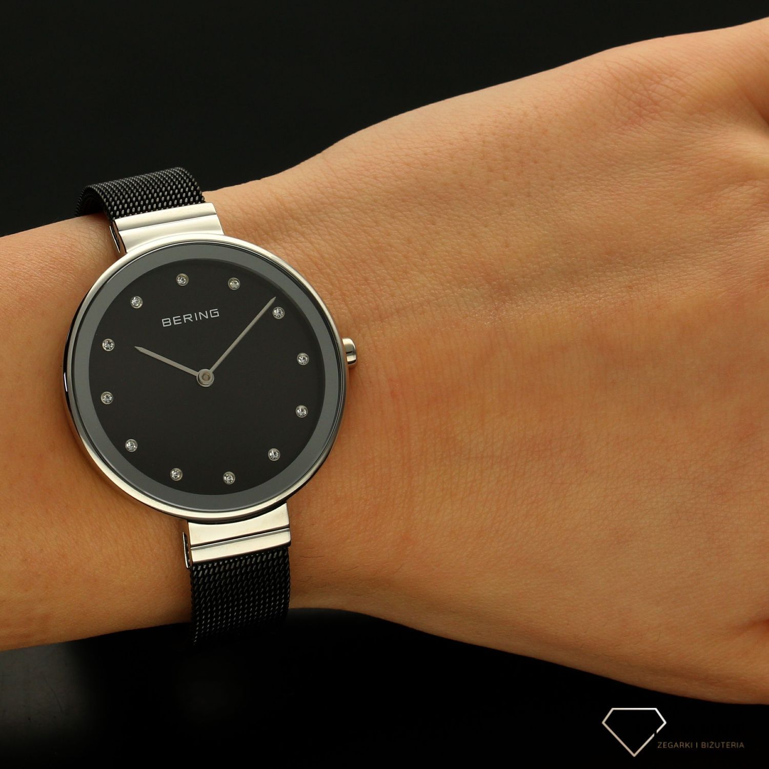 Zeagrek damski Bering 12034-102 na czarnej bransolecie.jpg