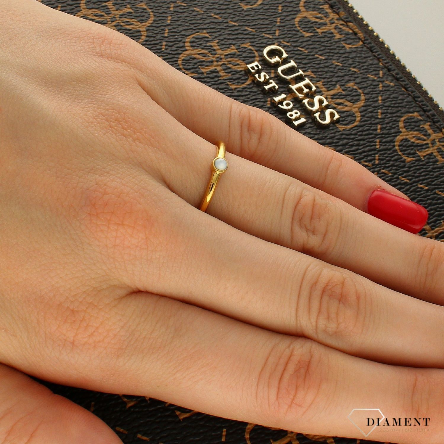 Pierścionek srebrny pozłacany z masą perłową.jpg