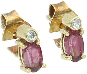 Złote kolczyki 585 fioletowa i biała cyrkonia KLC-000000-493-585 Złote kolczyki na sztyft to elegancka biżuteria, która przyciąga wzrok subtelnym blaskiem. Wykonane z wysokiej 1.jpg