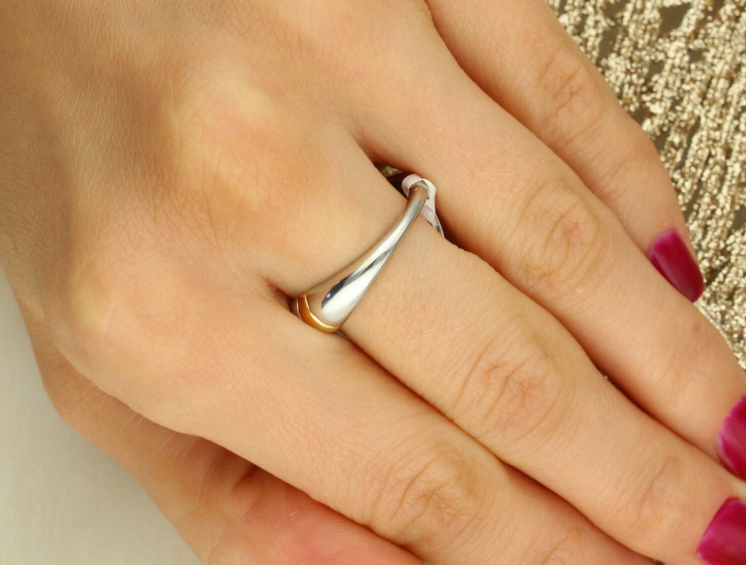 Pierścionek TI SENTO 12381ZY – srebro próby 925 z platynowym wykończeniem i 7 białymi cyrkoniami. Hipoalergiczny i komfortowy w noszeniu, idealny na co dzień i na 11.jpg