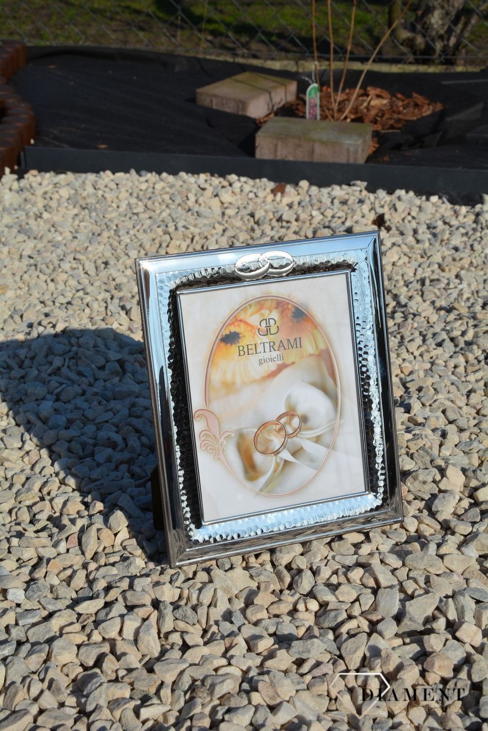 Elegancka ramka na zdjęcie ślubne z motywem obrączek. To wyjątkowy personalizowany prezent dla Młodej Pary na tak wyjątkową okazję jak ślub bądź rocznica (2).JPG