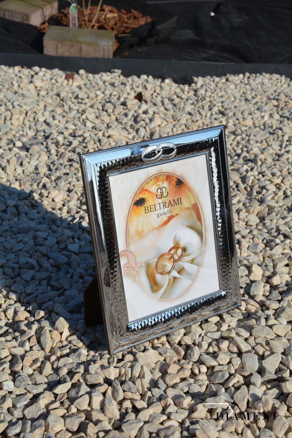 Elegancka ramka na zdjęcie ślubne z motywem obrączek. To wyjątkowy personalizowany prezent dla Młodej Pary na tak wyjątkową okazję jak ślub bądź rocznica (2).JPG