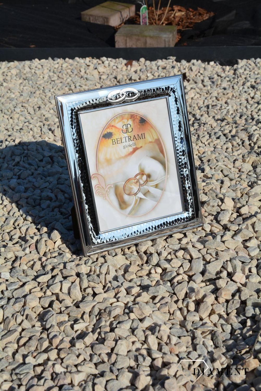 Elegancka ramka na zdjęcie ślubne z motywem obrączek. To wyjątkowy personalizowany prezent dla Młodej Pary na tak wyjątkową okazję jak ślub bądź rocznica (2).JPG