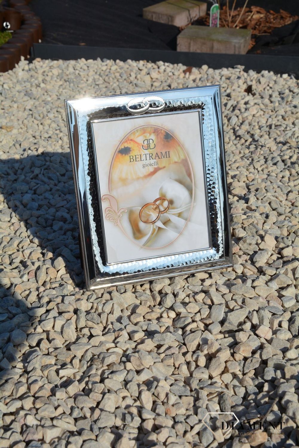 Elegancka ramka na zdjęcie ślubne z motywem obrączek. To wyjątkowy personalizowany prezent dla Młodej Pary na tak wyjątkową okazję jak ślub bądź rocznica (2).JPG