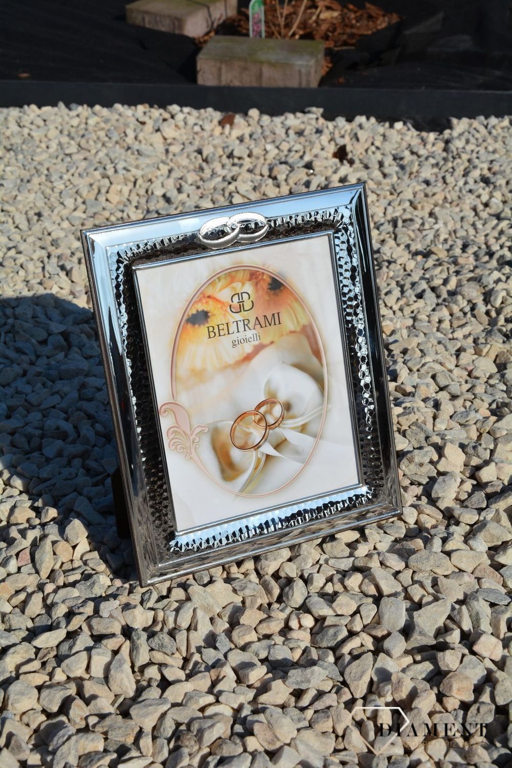 Elegancka ramka na zdjęcie ślubne z motywem obrączek. To wyjątkowy personalizowany prezent dla Młodej Pary na tak wyjątkową okazję jak ślub bądź rocznica (2).JPG