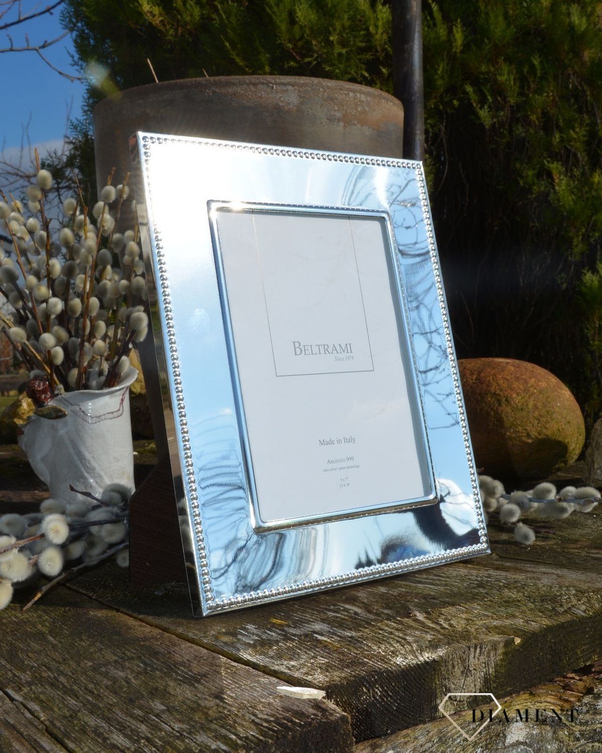 Srebrna ramka zdobiona w nowoczesnym stylu, lustro. Doskonały prezent dla bliskiej osoby na różne okazje jak urodziny, imieniny, ślub czy rocznica (2).JPG