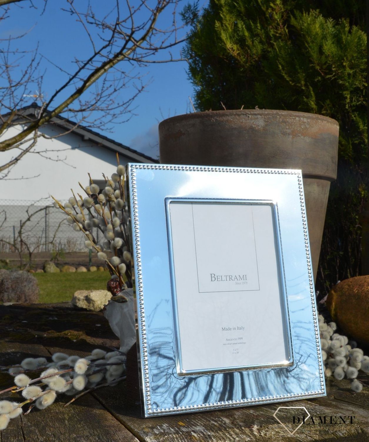 Srebrna ramka zdobiona w nowoczesnym stylu, lustro. Doskonały prezent dla bliskiej osoby na różne okazje jak urodziny, imieniny, ślub czy rocznica (2).JPG