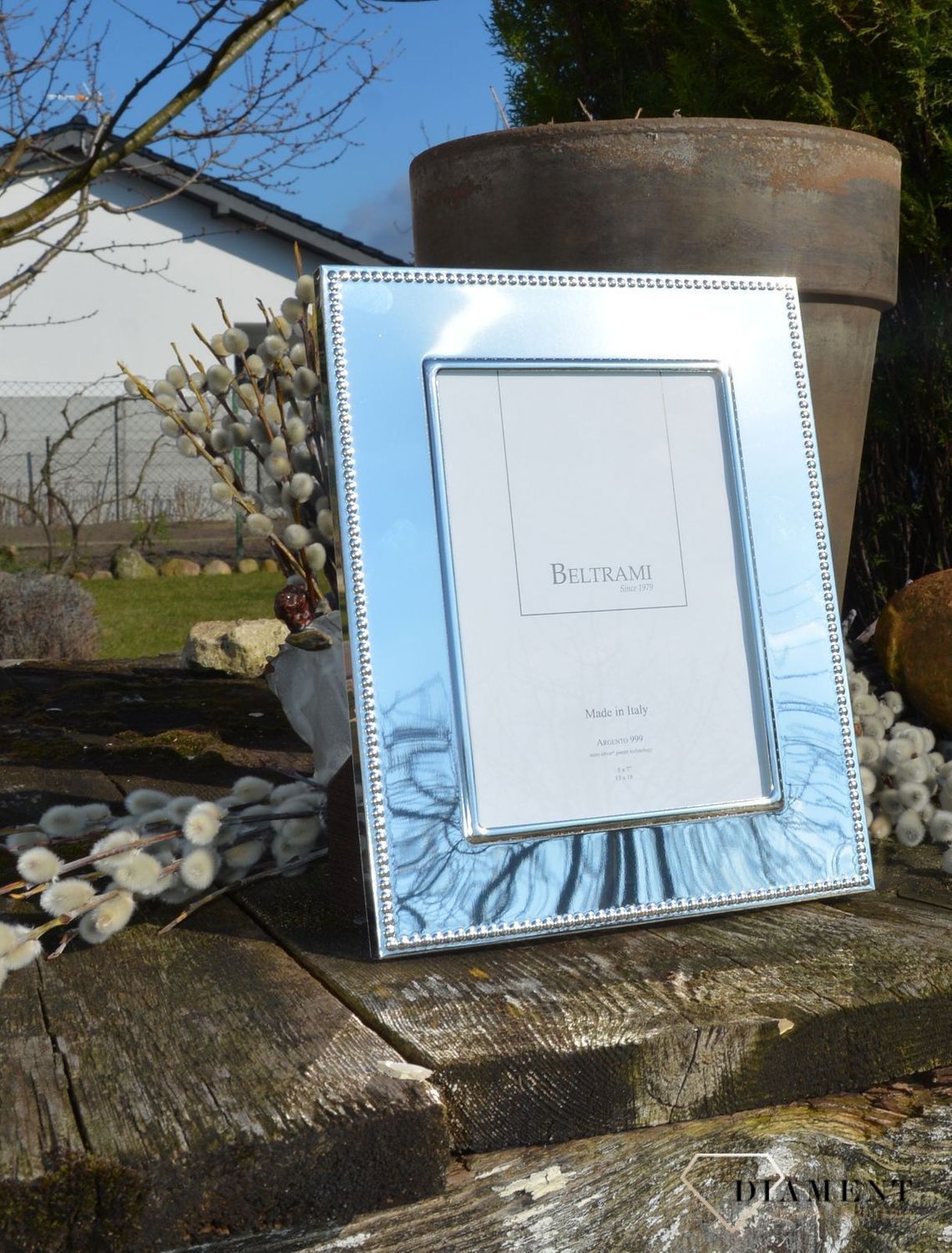 Srebrna ramka zdobiona w nowoczesnym stylu, lustro. Doskonały prezent dla bliskiej osoby na różne okazje jak urodziny, imieniny, ślub czy rocznica (2).JPG