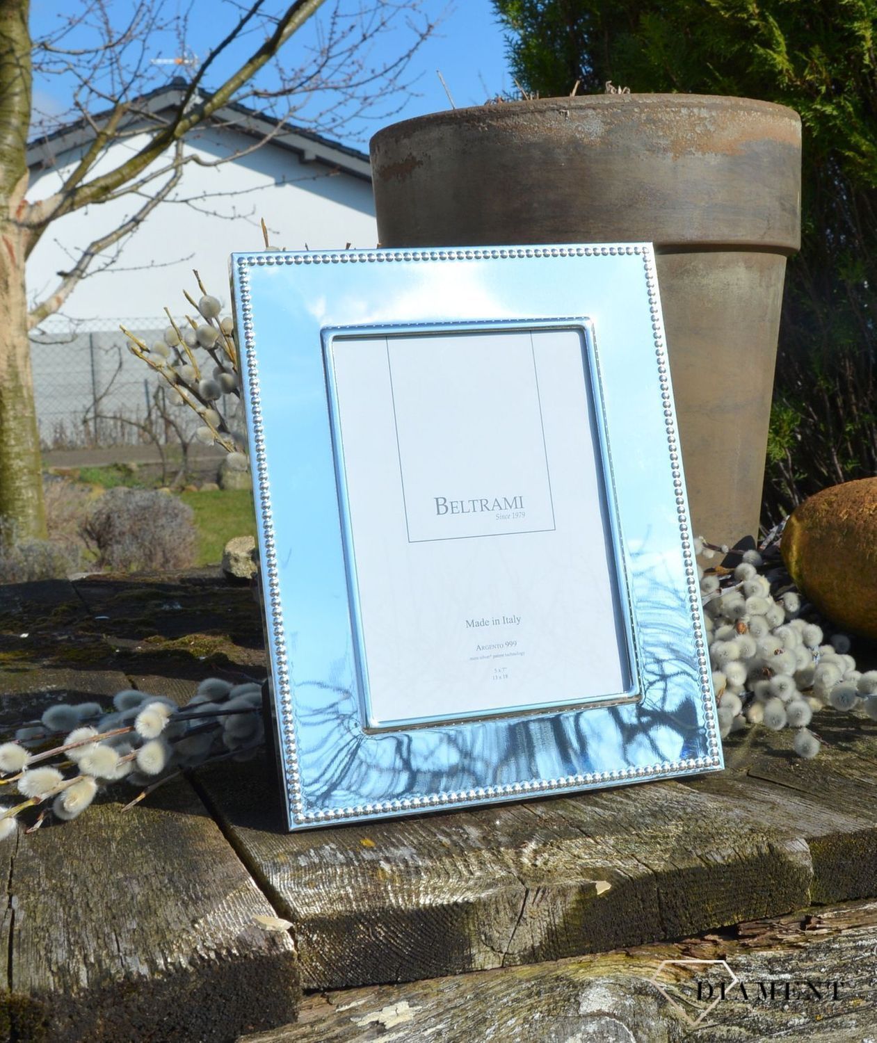 Srebrna ramka zdobiona w nowoczesnym stylu, lustro. Doskonały prezent dla bliskiej osoby na różne okazje jak urodziny, imieniny, ślub czy rocznica (2).JPG