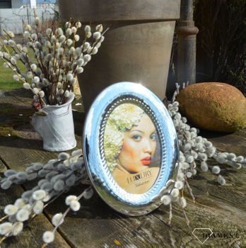 Piękna, owalna, srebrna ramka na zdjęcia utrzymana w nowoczesnym stylu. Produkt renomowanej włoskiej firmy Valenti znanej z wysokiej jakości wykonania i dbałości o detal (4).JPG