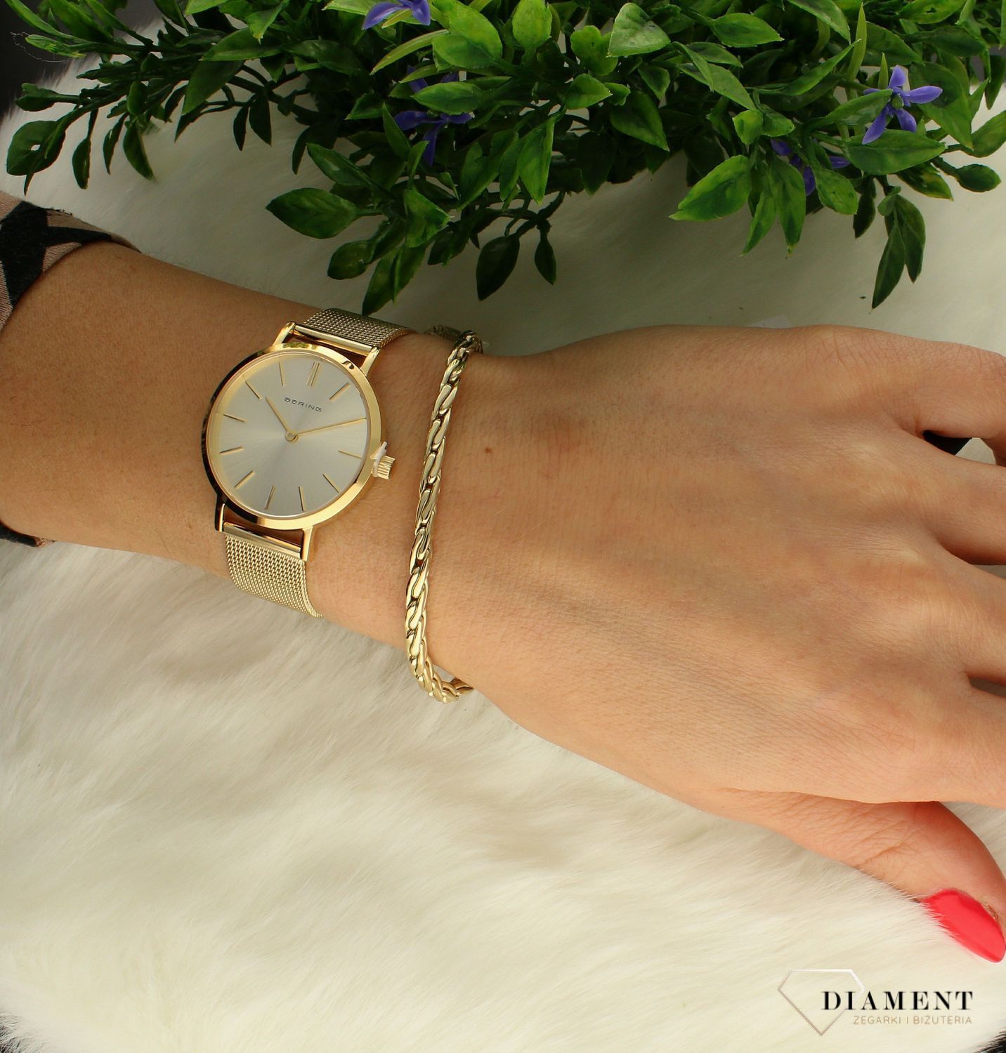 Zegarek damski na bransolecie Bering w złotym kolorze 14129-333.jpg