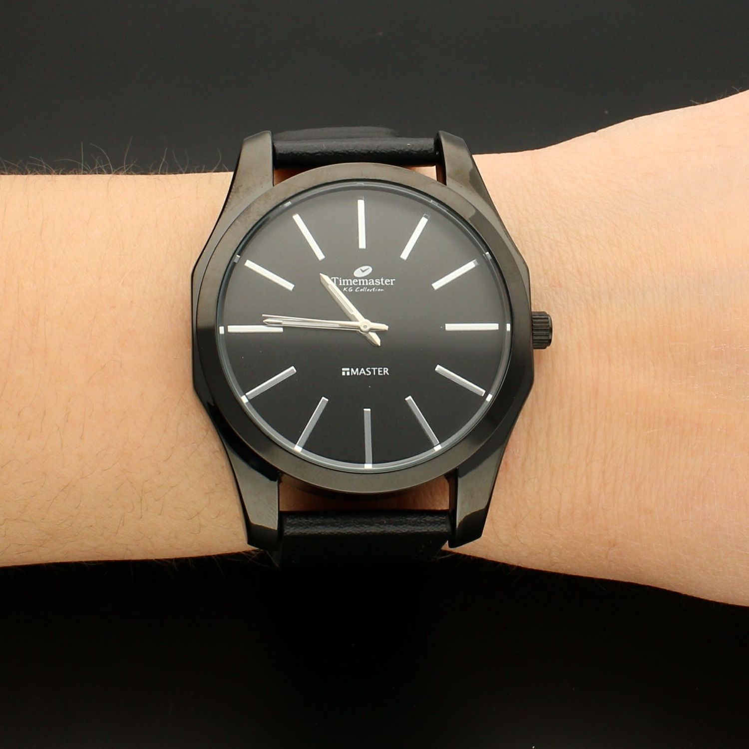 Zegarek męski na skórzanym pasku TIMEMASTER 144-8. Czarny skórzany pasek z czarna sprzączką. Tarcza w czarnym kolorze ze srebrny (3).jpg