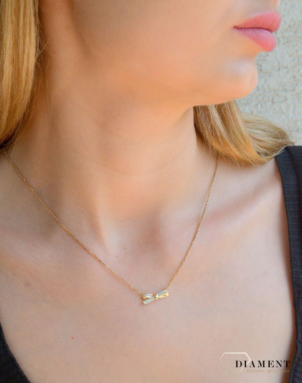 Naszyjnik srebrny kokardka MyCherie pokryty złotem 146304 012.jpg