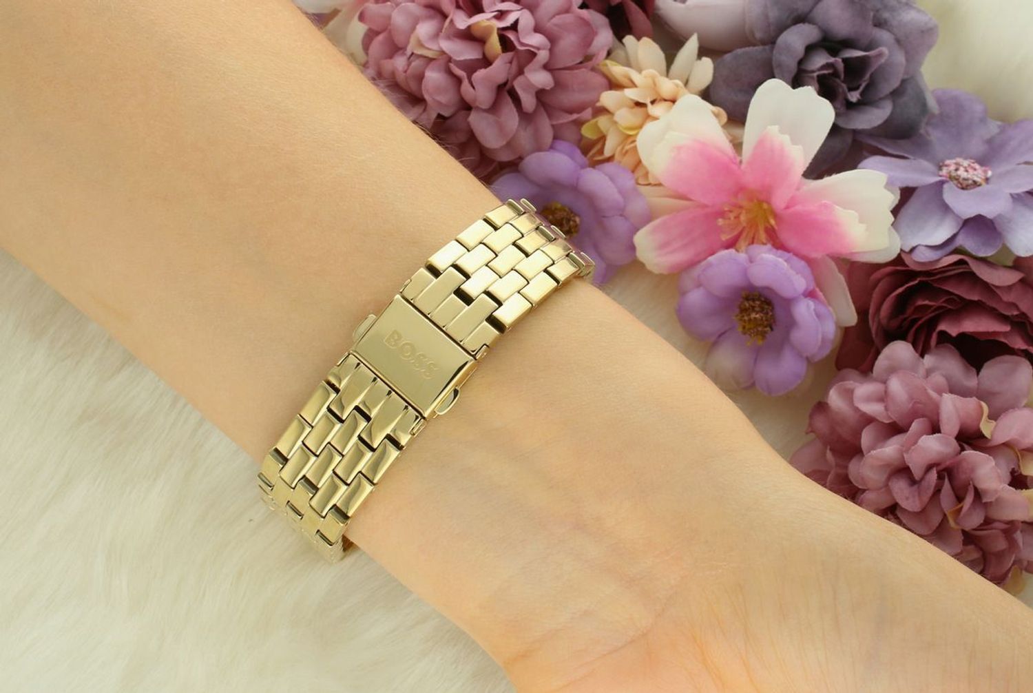 Zegarek Hugo Boss Lucy 1502744 – Damski Zegarek Złoty, Kwadratowy, Klasyczna Elegancja (1).jpg