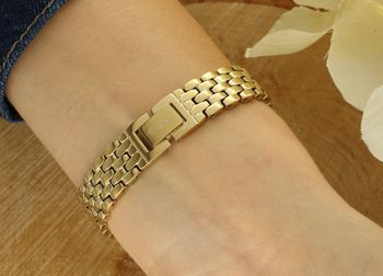 Zegarek damski Hugo Boss 1502824 Mae Petite – elegancki model ze stali chirurgicznej z mechanizmem Seiko Instruments. Delikatny, stylowy i odporny na zachlapania.5.jpg