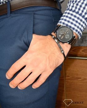 Zegarek męski Hugo Boss Integrity w odcieniu złota 1513780 to zegarek na stalowej, czarnej bransolecie z japońskim mechanizmem. Zegarek czarny z czarną tarczą i prostymi indeksami.  (3).JPG