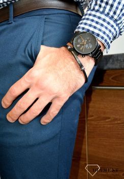 Zegarek męski Hugo Boss Integrity w odcieniu złota 1513780 to zegarek na stalowej, czarnej bransolecie z japońskim mechanizmem. Zegarek czarny z czarną tarczą i prostymi indeksami.  (5).JPG